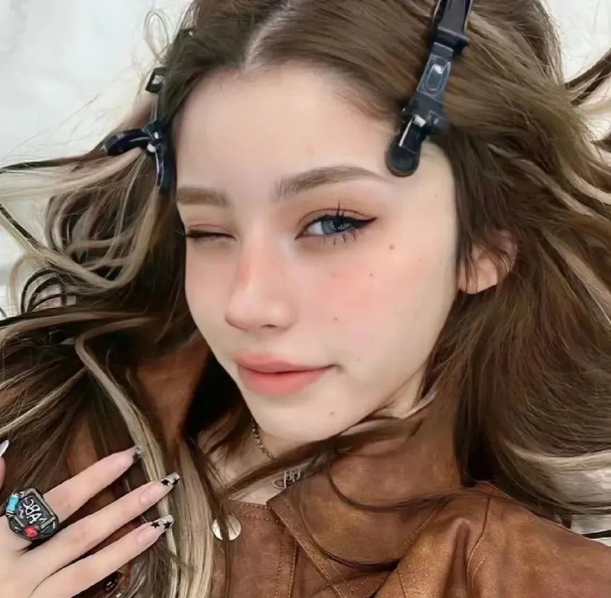 踉跄女孩 海报