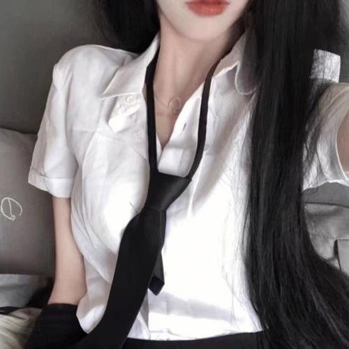 降伏魔女的手段 海报
